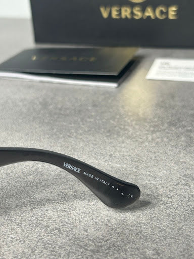 Versace VE4361 – Czarne Okulary Przeciwsłoneczne z Medalionem Meduzy