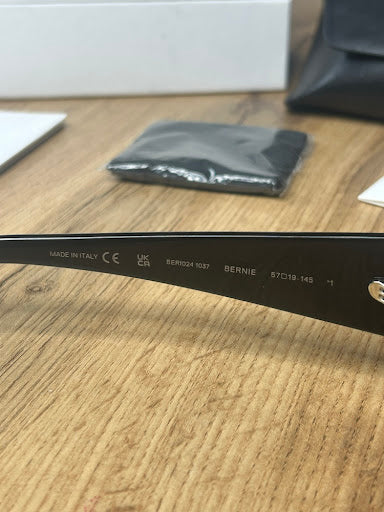 AMBUSH® BERNIE – Czarne Okulary Przeciwsłoneczne z Fioletowymi Soczewkami