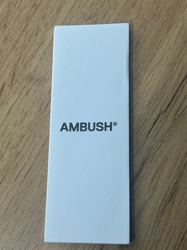 AMBUSH® BERNIE – Czarne Okulary Przeciwsłoneczne z Fioletowymi Soczewkami