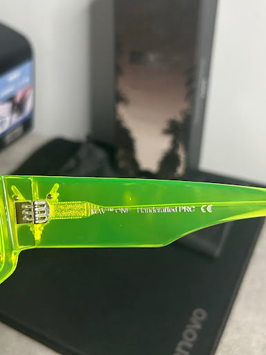 Okulary przeciwsłoneczne MessyWeekend – neonowa zielona transparentna oprawa