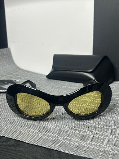 AMBUSH® JORDEE – Czarne Okulary Przeciwsłoneczne z Żółtymi Soczewkami