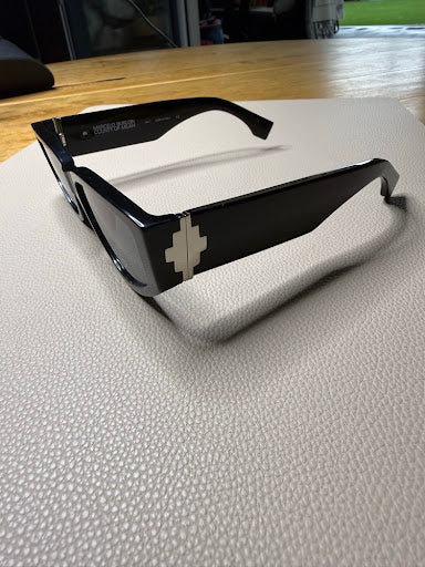 Marcelo Burlon CERI005 1007 – czarne okulary, widók z przodu