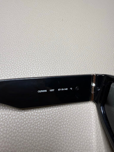 Marcelo Burlon CERI005 1007 – widók z boku na stole