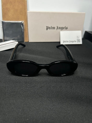 Palm Angels PERI004 1007 – widok z przodu na stole, czarna oprawka owalna